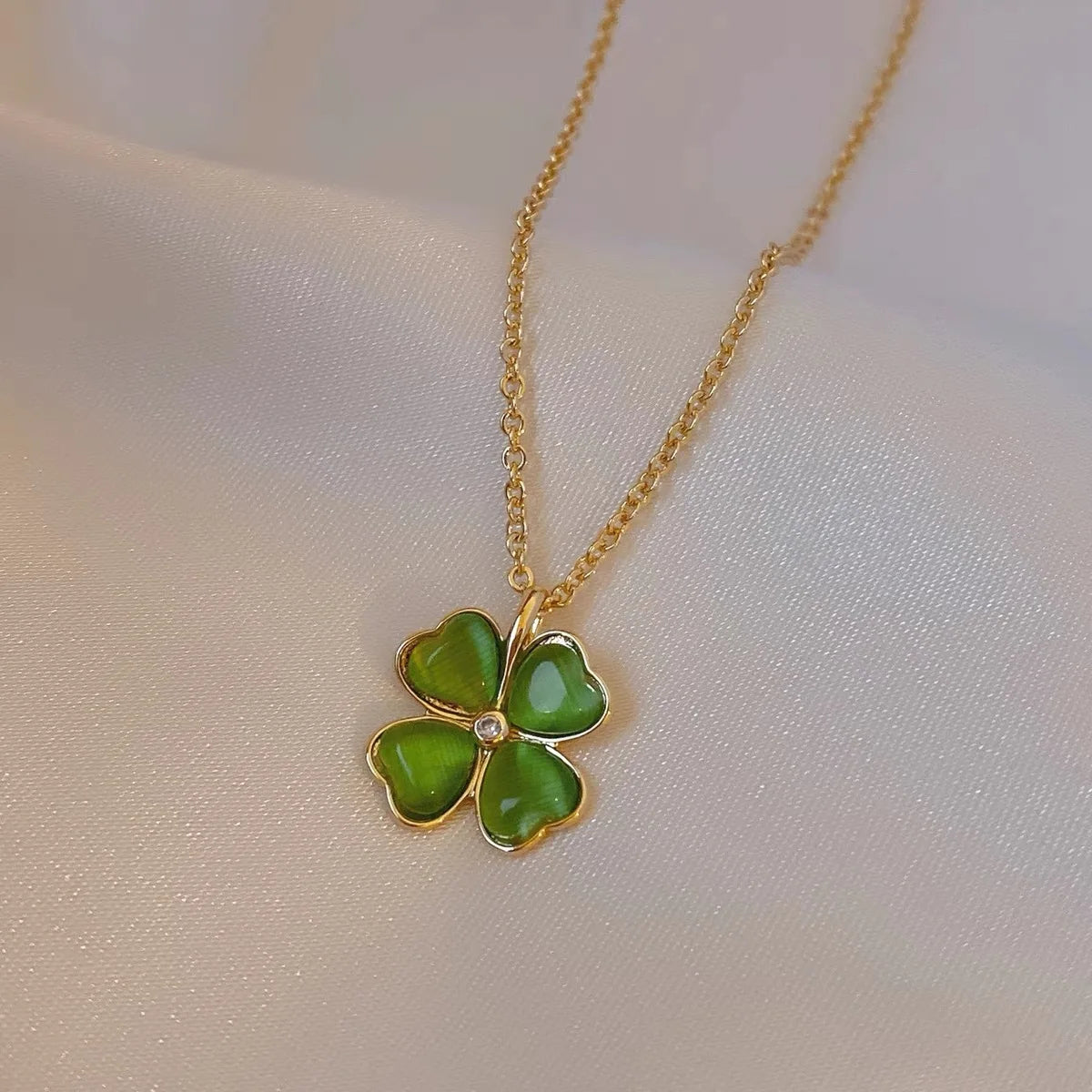 Real 18k Gold Color Clover Necklace Gold Cat's Eye Exquisite Petal Clavicle Chain