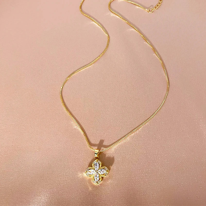 Exquisite 14k Real Gold Four Leaf Clover Necklace Rotatable AAA Zircon