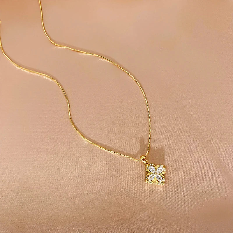 Exquisite 14k Real Gold Four Leaf Clover Necklace Rotatable AAA Zircon