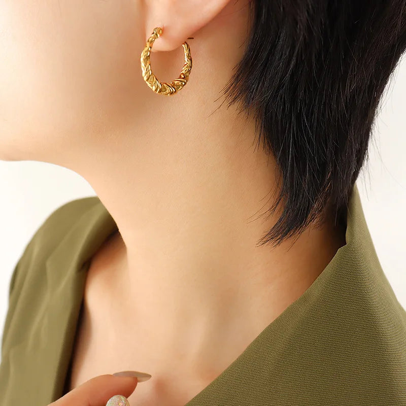 Trendy Minimalist Geometric Titanium Steel Gold Plated Ear Clip Refined Grace Twist Earring